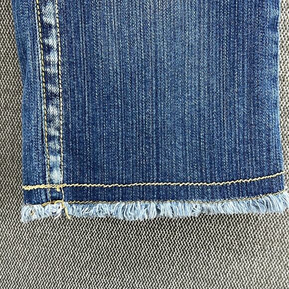 Vintage NOBO Low Rise Medium Wash Fringe Capris Embroidered Flap Pocket Junior 5 - Picture 3 of 10